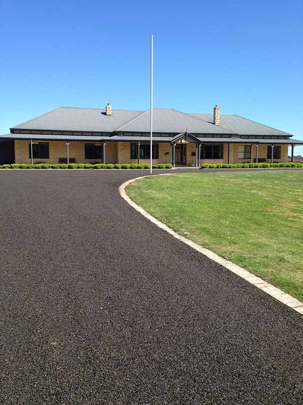 This is a photo of an asphalt driveway which has been installed by Bannockburn Road Tech